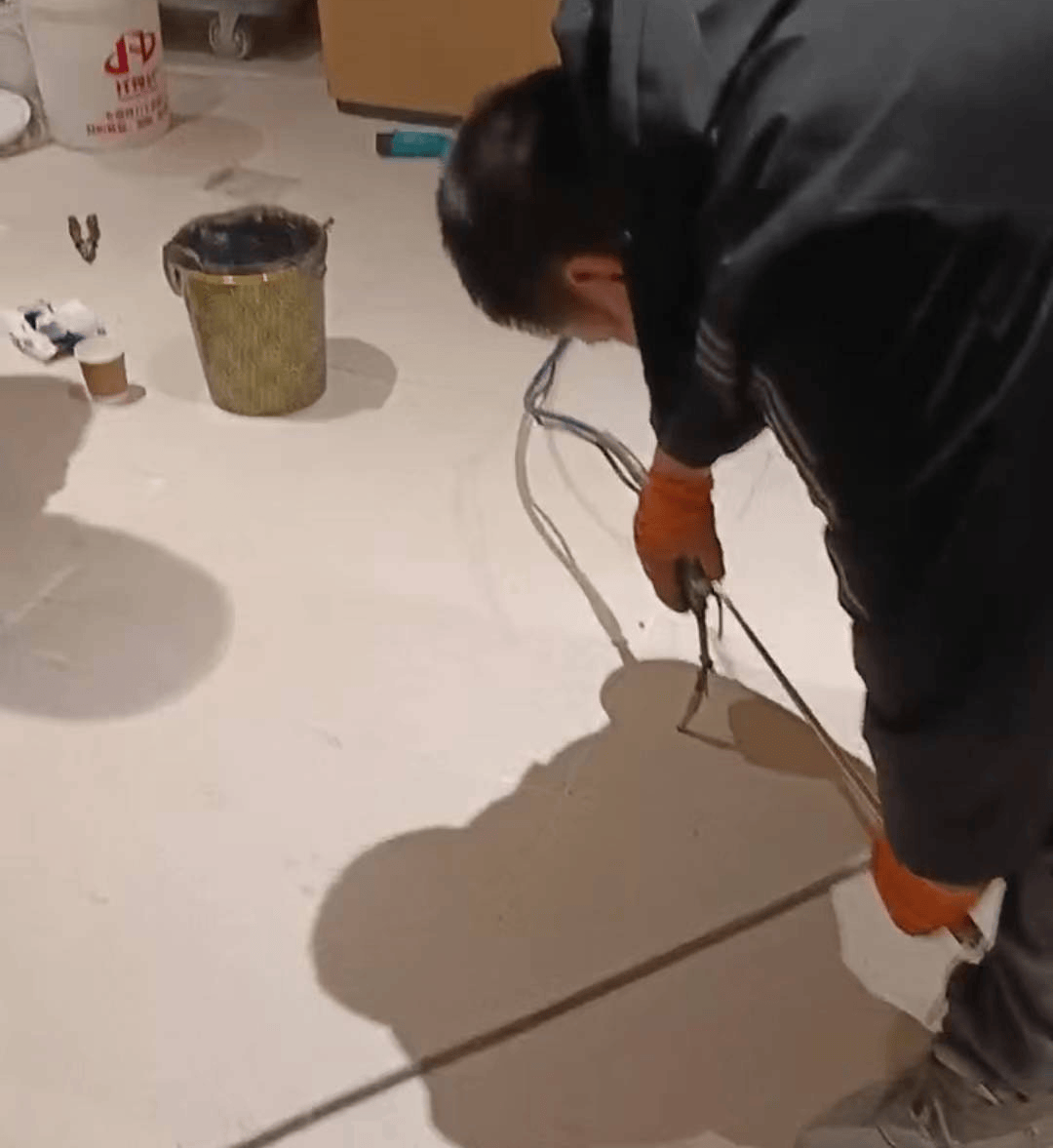 卫生间的瓷砖空鼓怎么修理(卫生间墙面瓷砖空鼓怎么修补) 卫生间的瓷砖空鼓怎么修理(卫生间墙面瓷砖空鼓怎么修补)