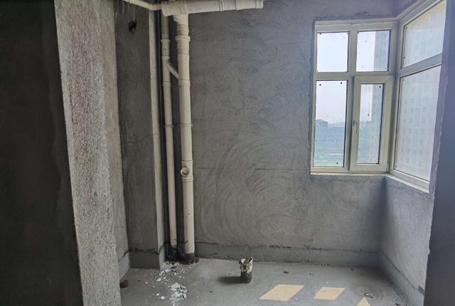 墙砖掉了原来的水泥用清除吗(瓷砖掉下来,水泥还在墙面上,咋回事) 墙砖掉了原来的水泥用清除吗(瓷砖掉下来,水泥还在墙面上,咋回事)