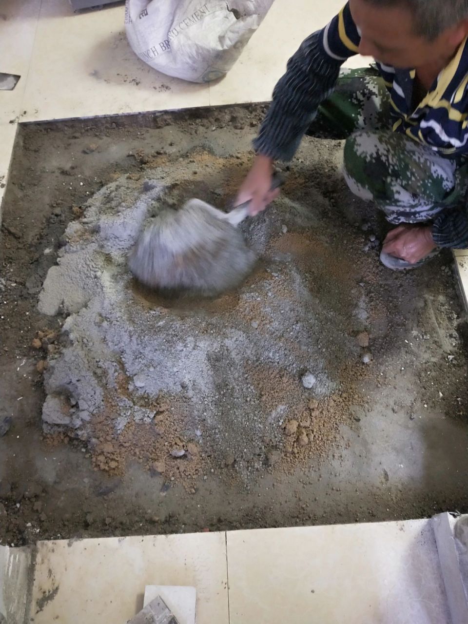 墙面瓷砖翘起(墙面瓷砖翘起来了修复视频) 墙面瓷砖翘起(墙面瓷砖翘起来了修复视频)